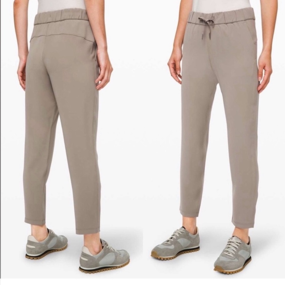 Lululemon On the Fly 7/8 Pant in Carbon Dust, size 10